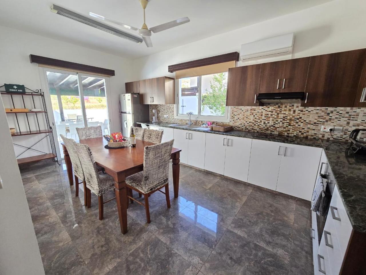 Michael Angelo Villa 파포스 외부 사진